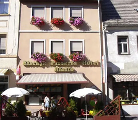 Eiscafe-pizzeria-hotel Rialto מלון