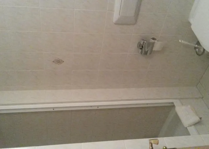 מלון Eiscafe-pizzeria-hotel Rialto 2*